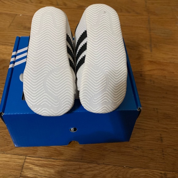 Adidas SUPERSTAR shell toes ( Crib Sneakers) - Picture 4 of 8